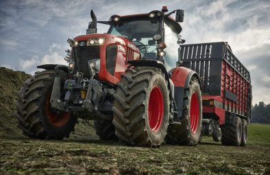 Ciągnik Kubota M7001 z przyczepą