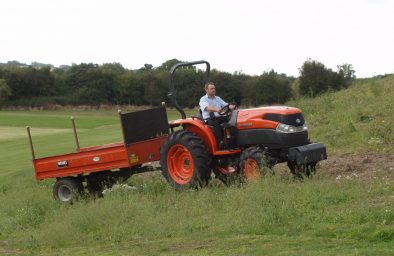 Kubota L040 z przyczepą