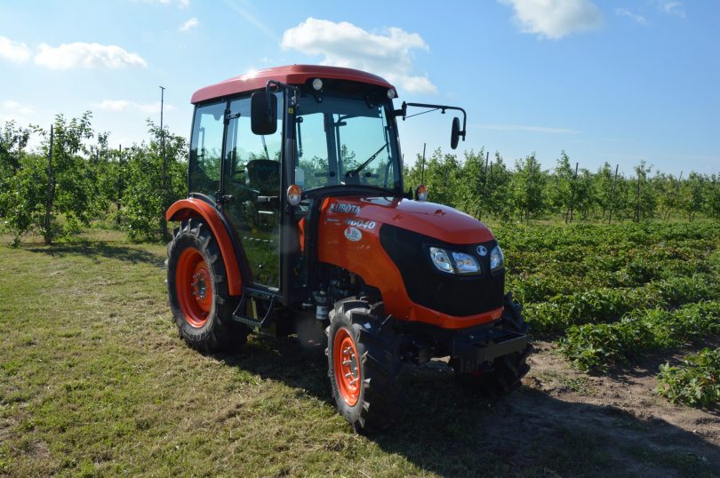 Kopia Nowy, wąski traktor Kubota M6040N