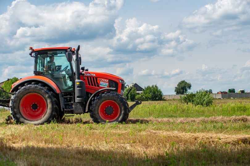 Ciągnik Kubota M7002