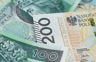 Zbliżenie na banknoty dwieście polskich złotych