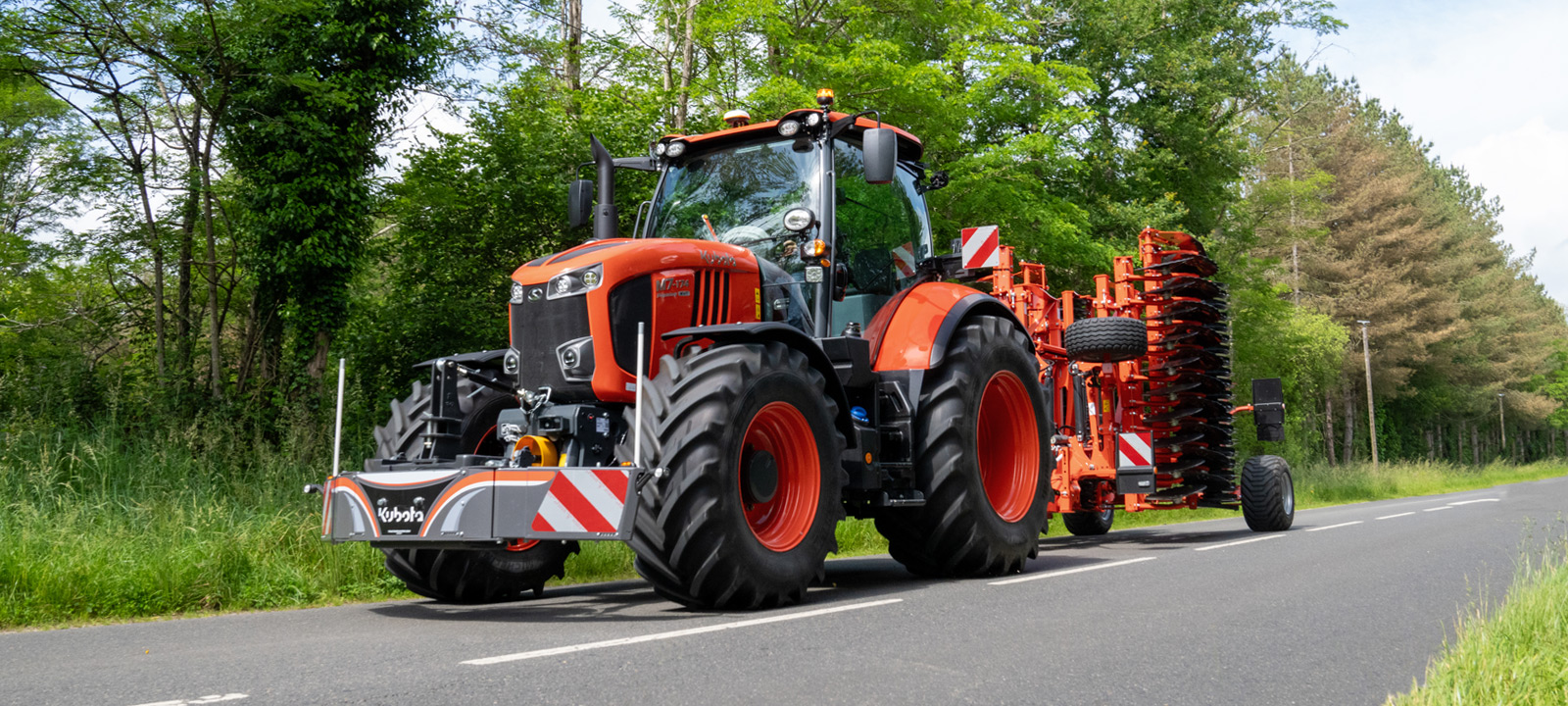 Kubota M7004